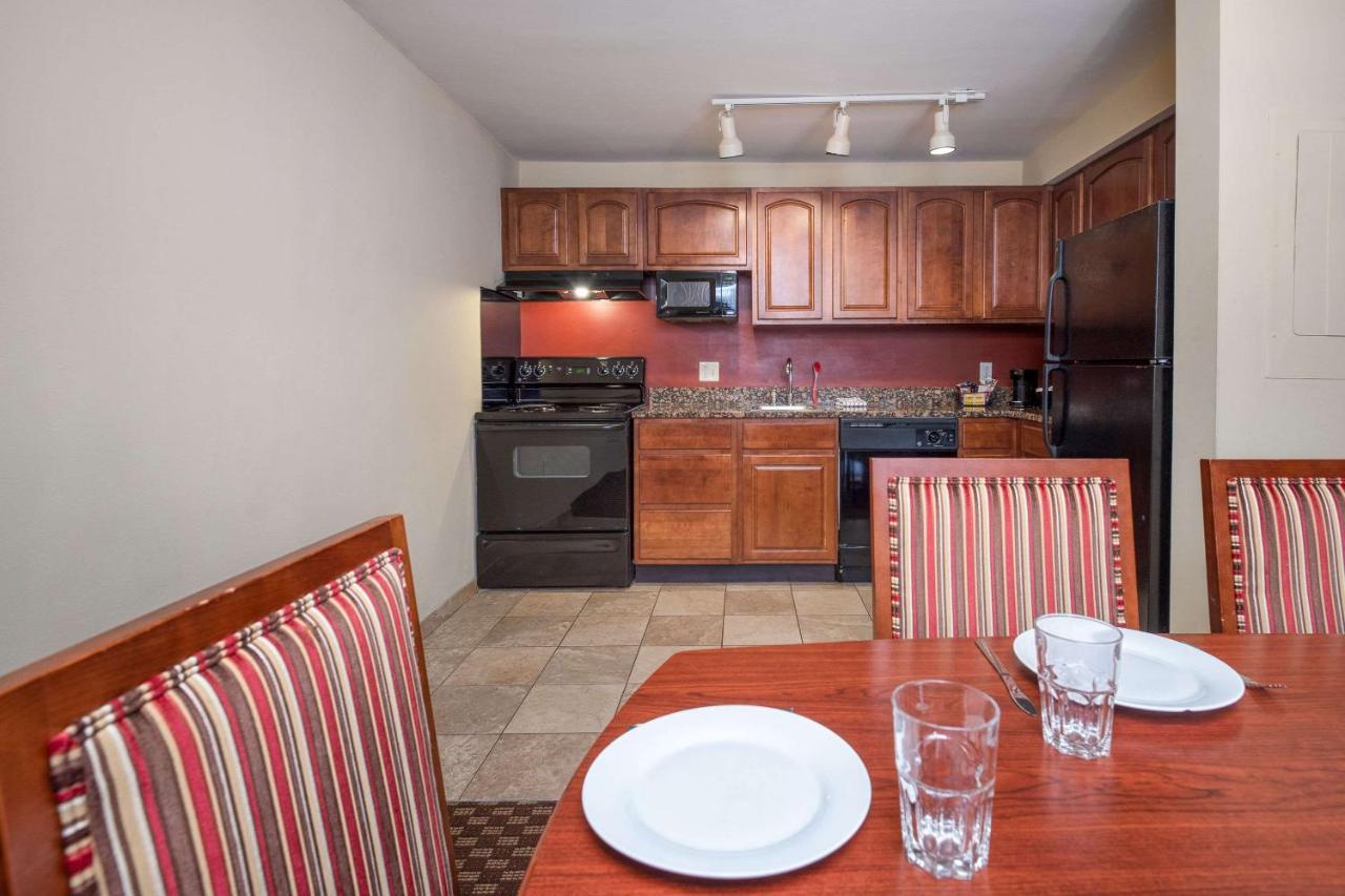 Clarion Collection Hotel Arlington Court Suites Екстер'єр фото