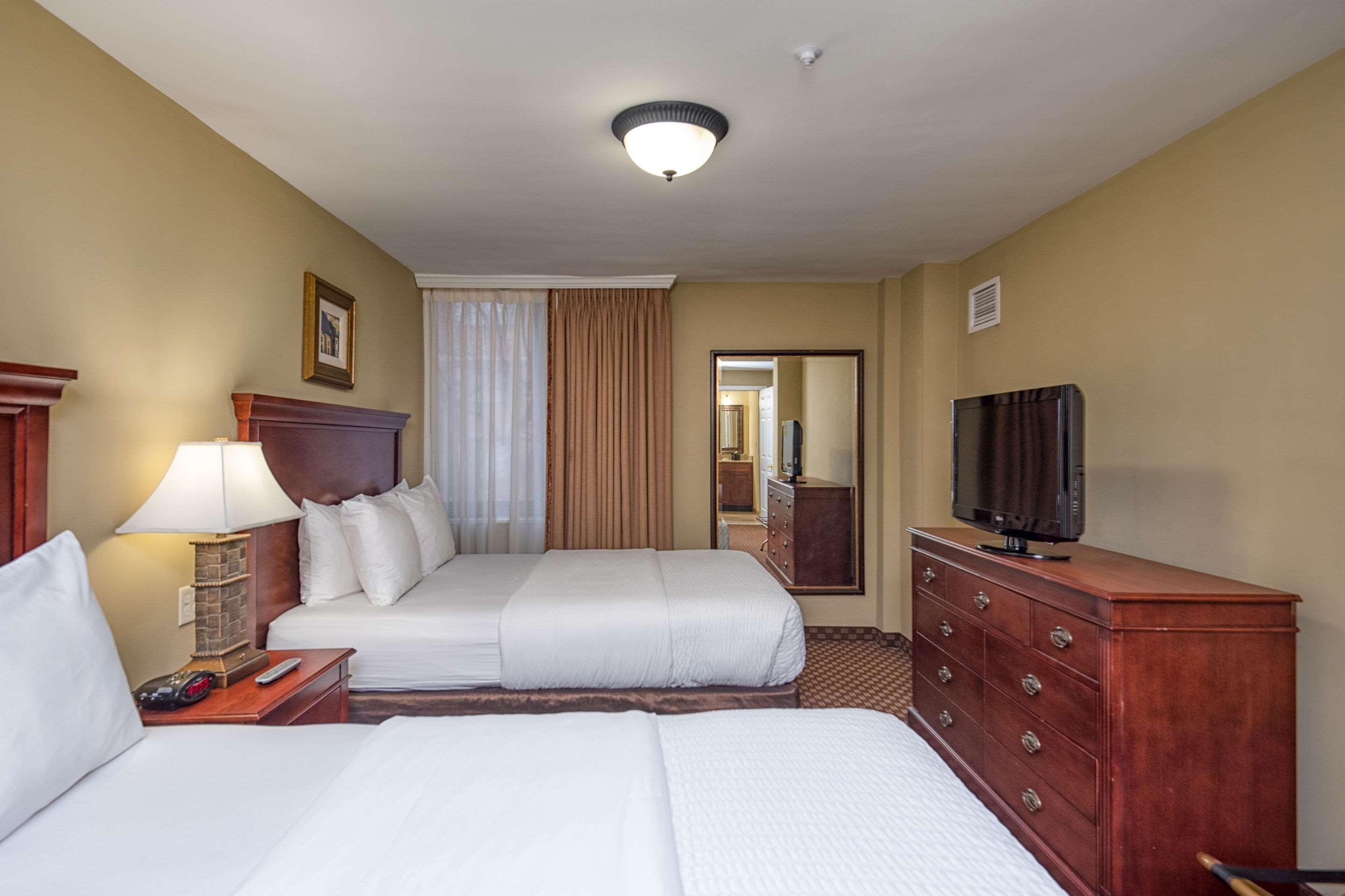 Clarion Collection Hotel Arlington Court Suites Екстер'єр фото