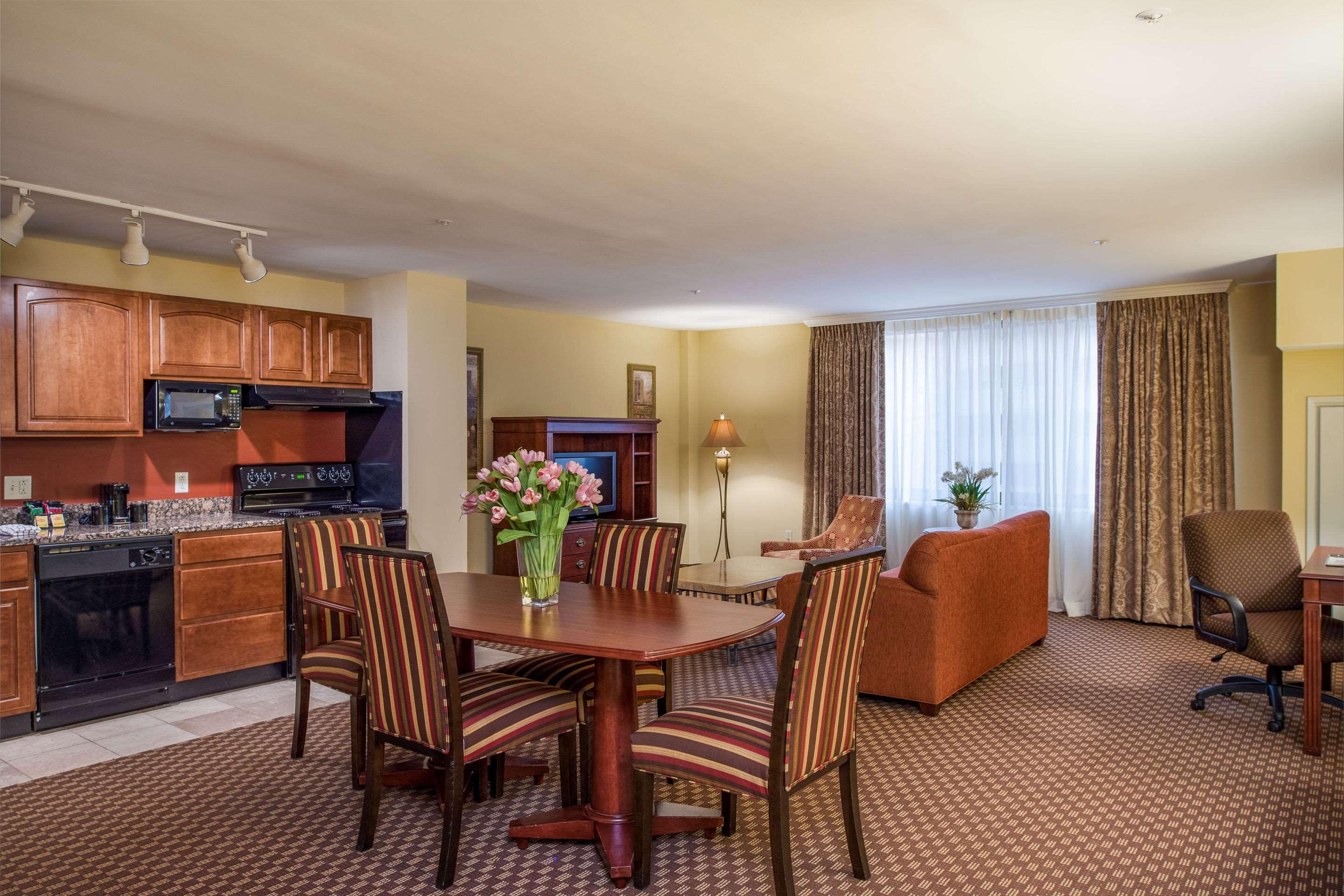 Clarion Collection Hotel Arlington Court Suites Екстер'єр фото