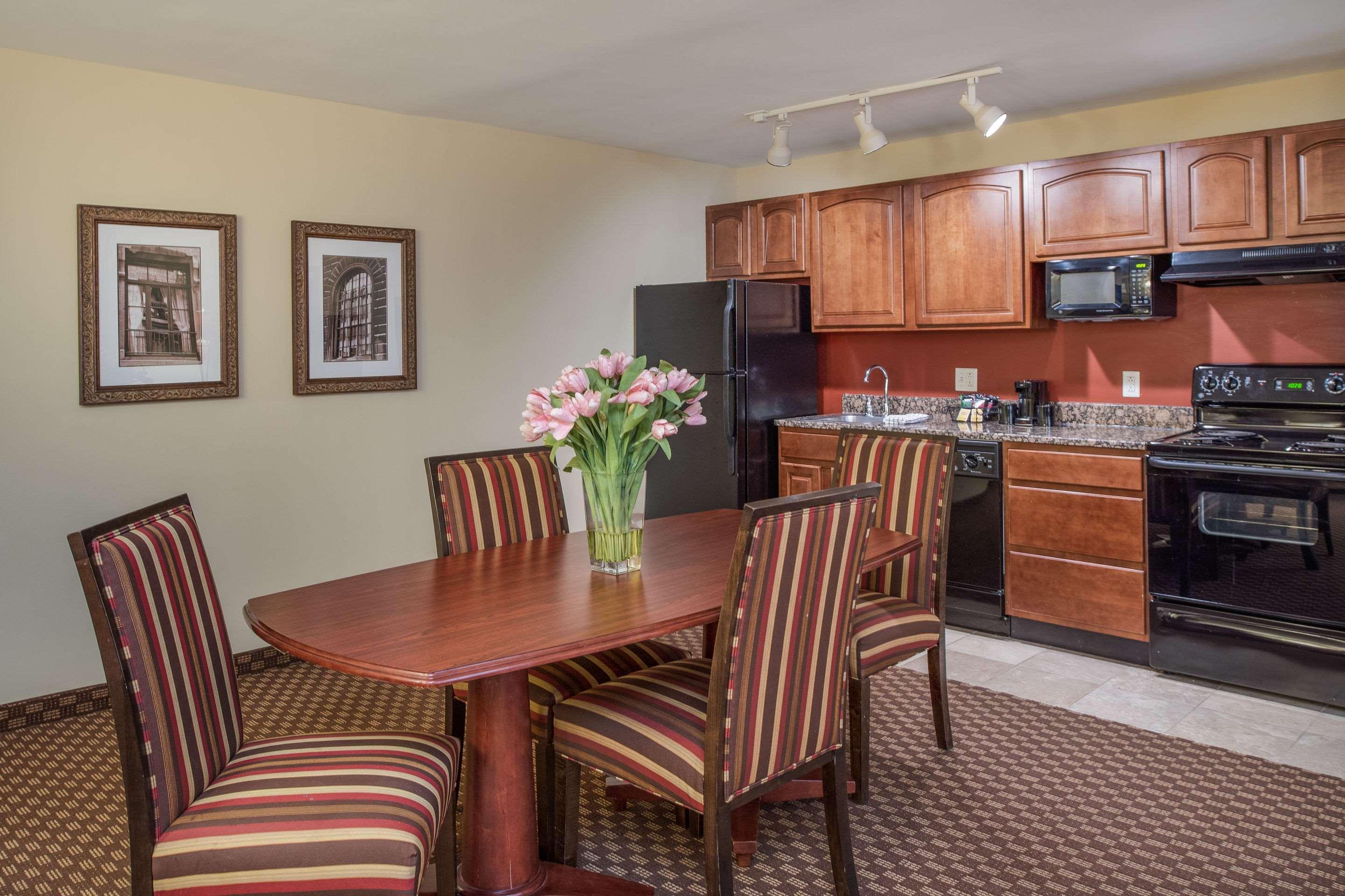 Clarion Collection Hotel Arlington Court Suites Екстер'єр фото