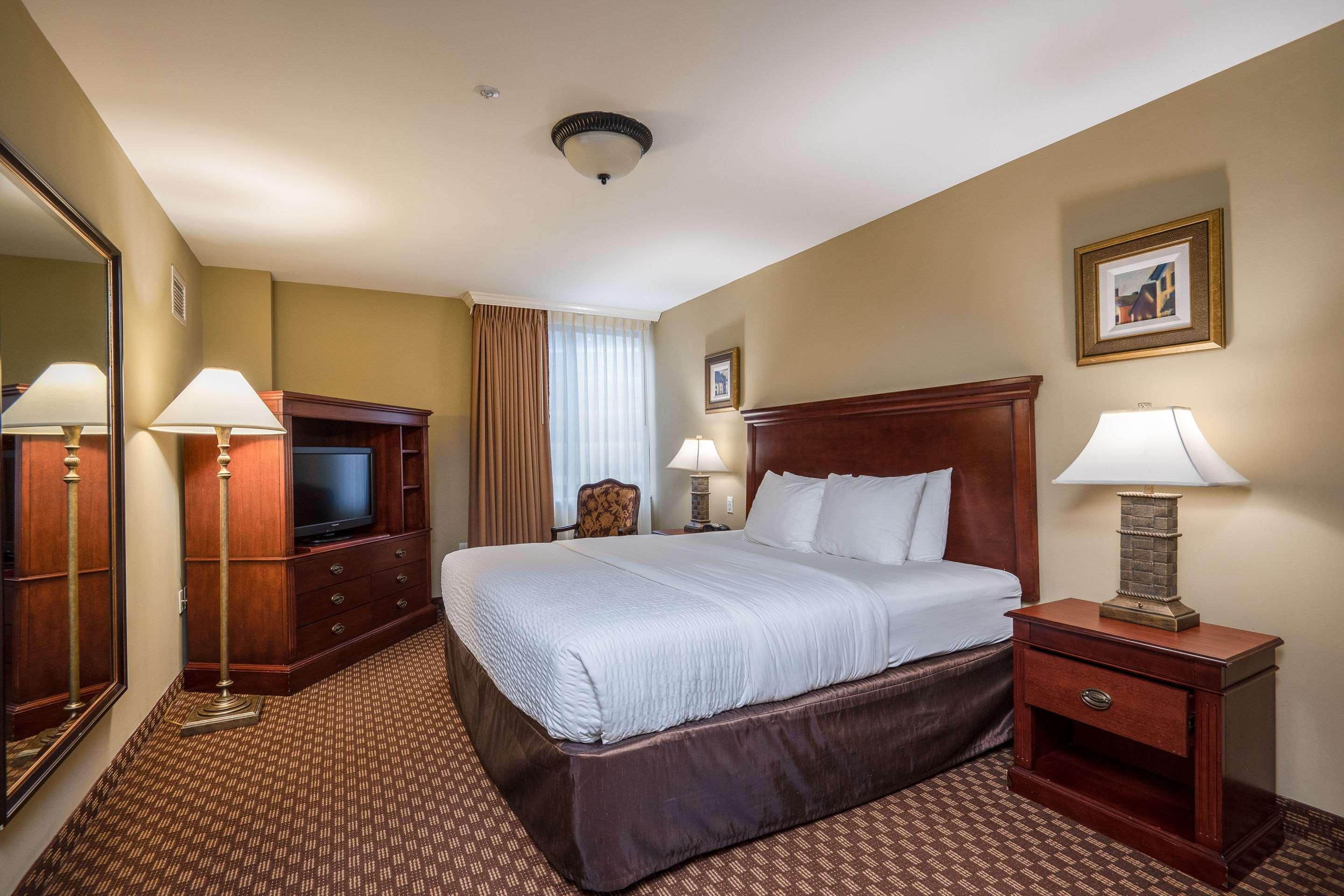 Clarion Collection Hotel Arlington Court Suites Екстер'єр фото