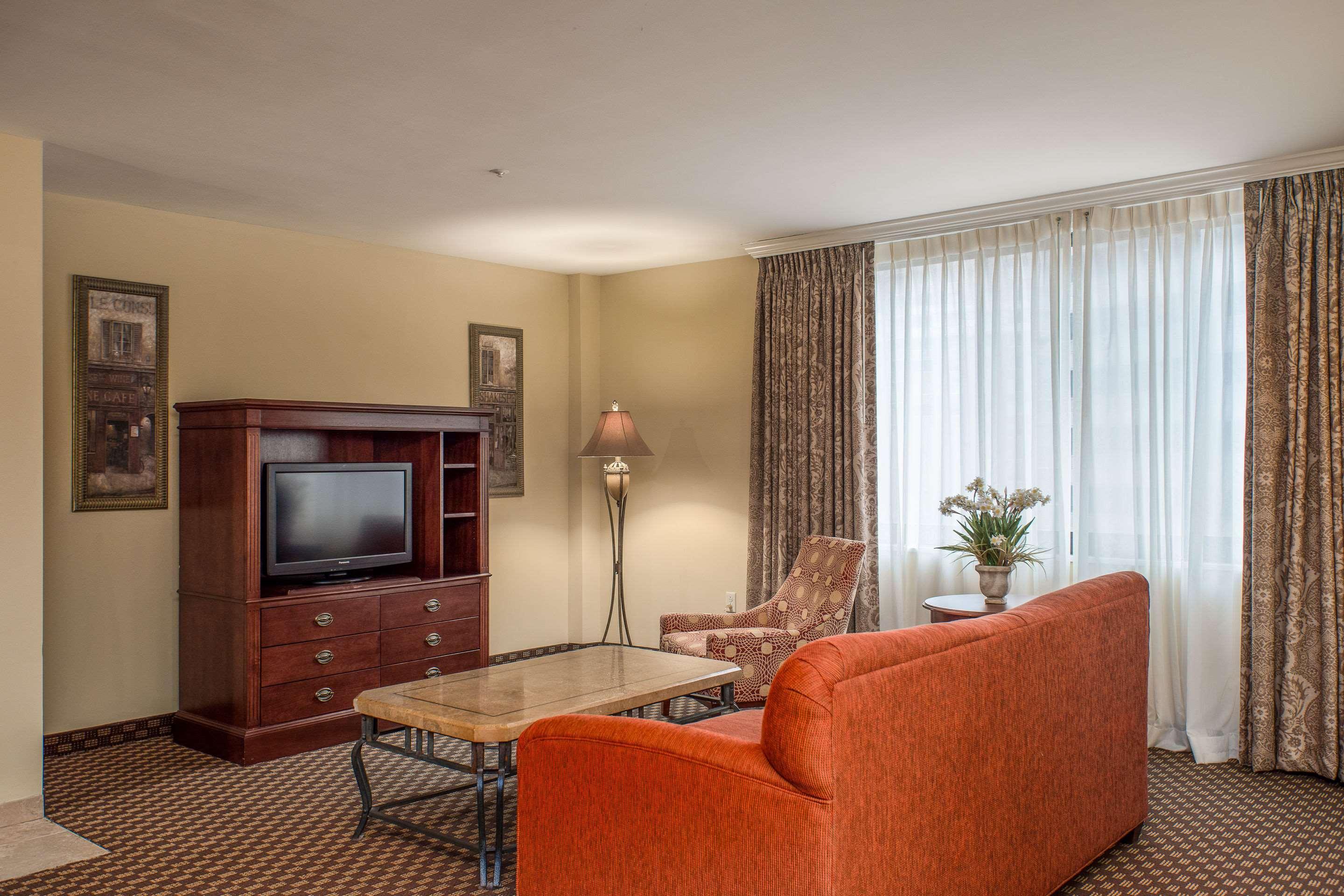 Clarion Collection Hotel Arlington Court Suites Екстер'єр фото