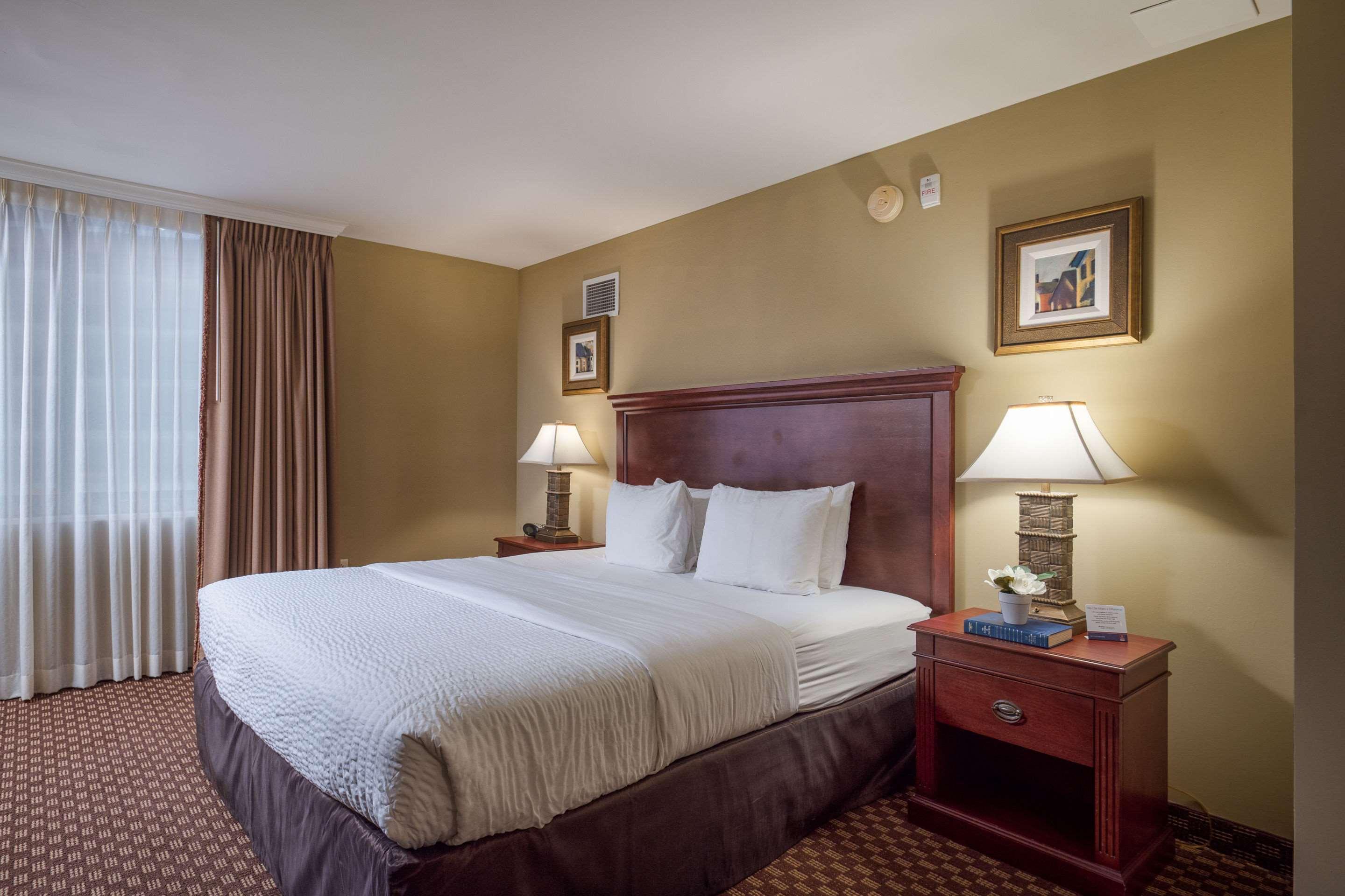 Clarion Collection Hotel Arlington Court Suites Екстер'єр фото
