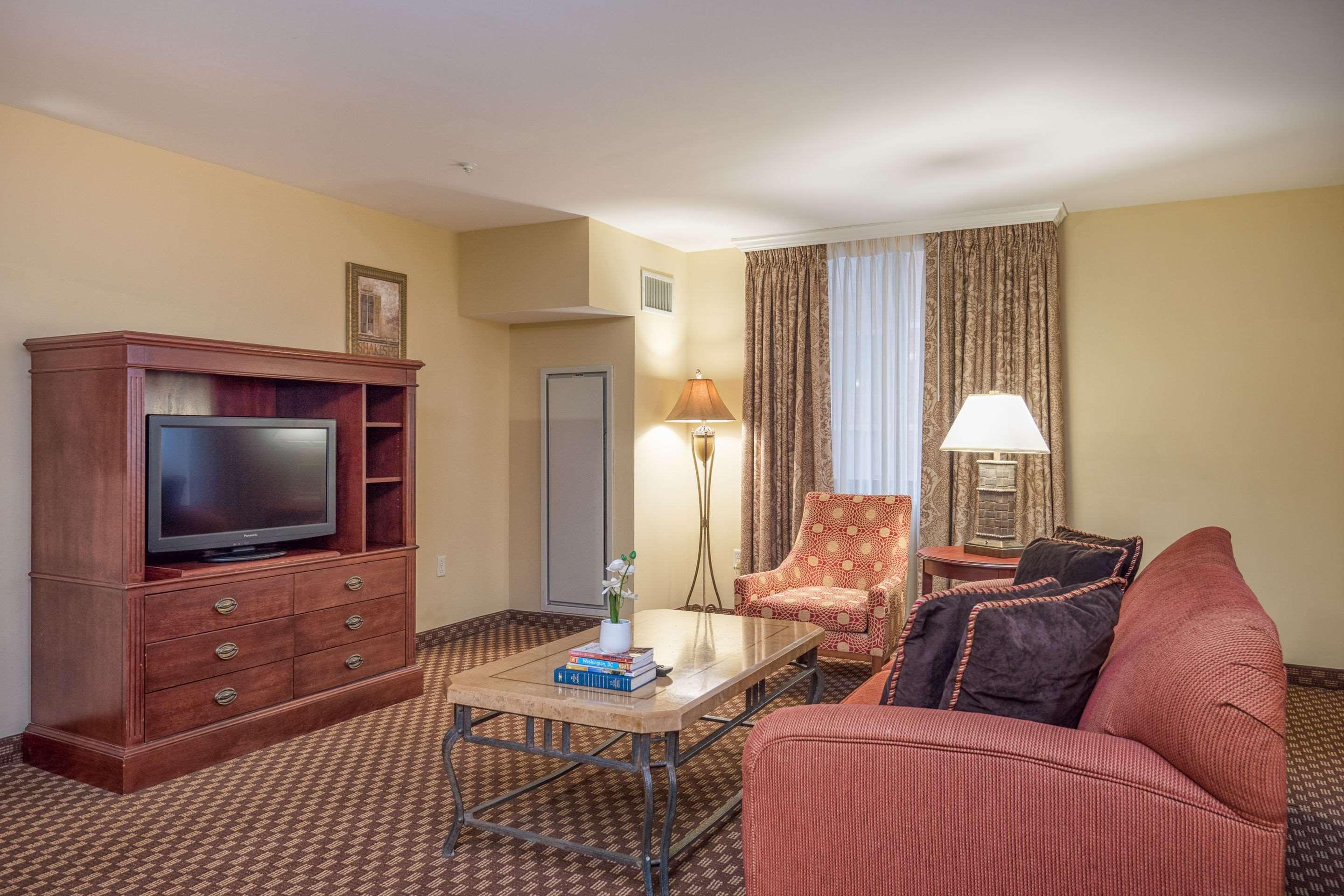Clarion Collection Hotel Arlington Court Suites Екстер'єр фото