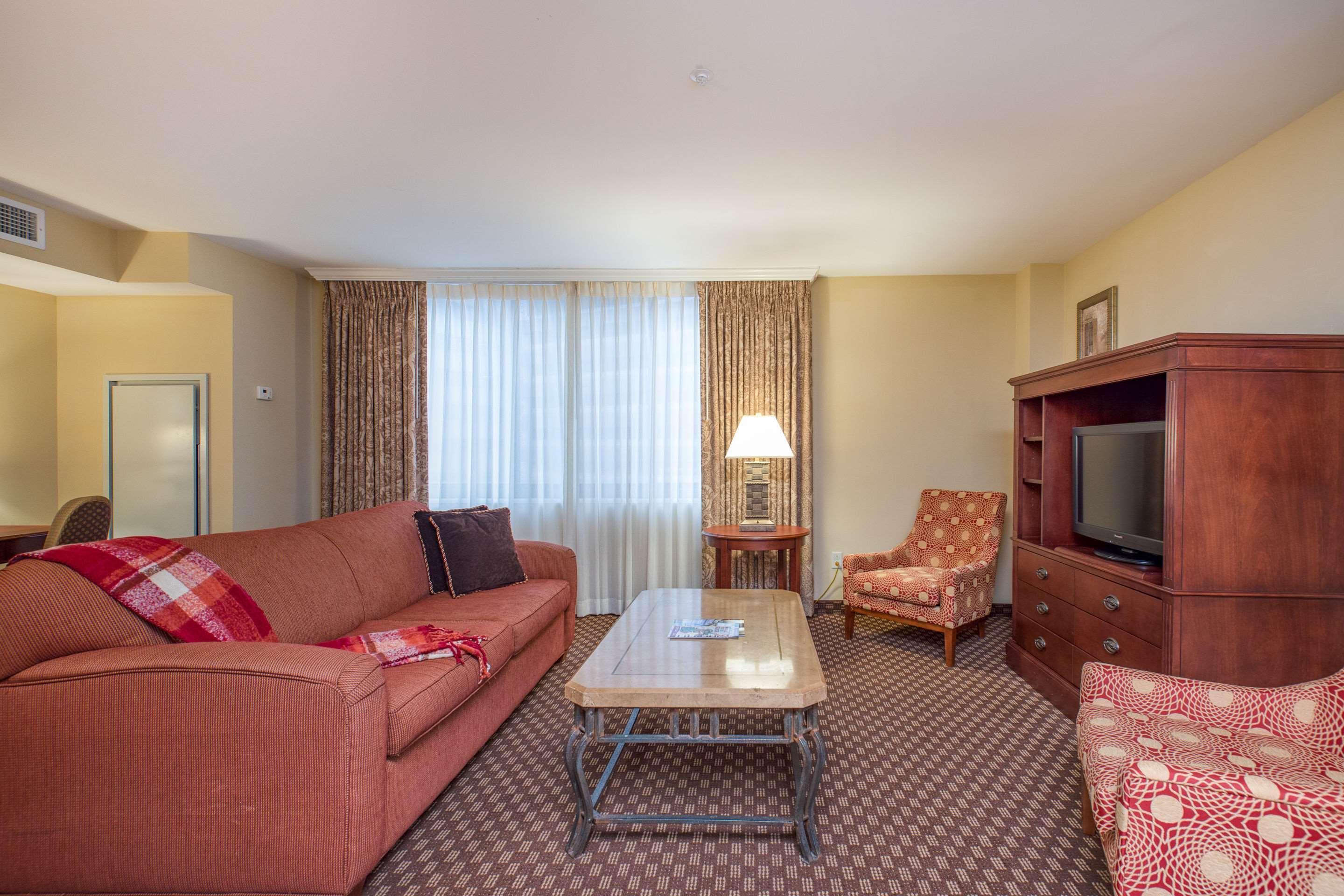 Clarion Collection Hotel Arlington Court Suites Екстер'єр фото