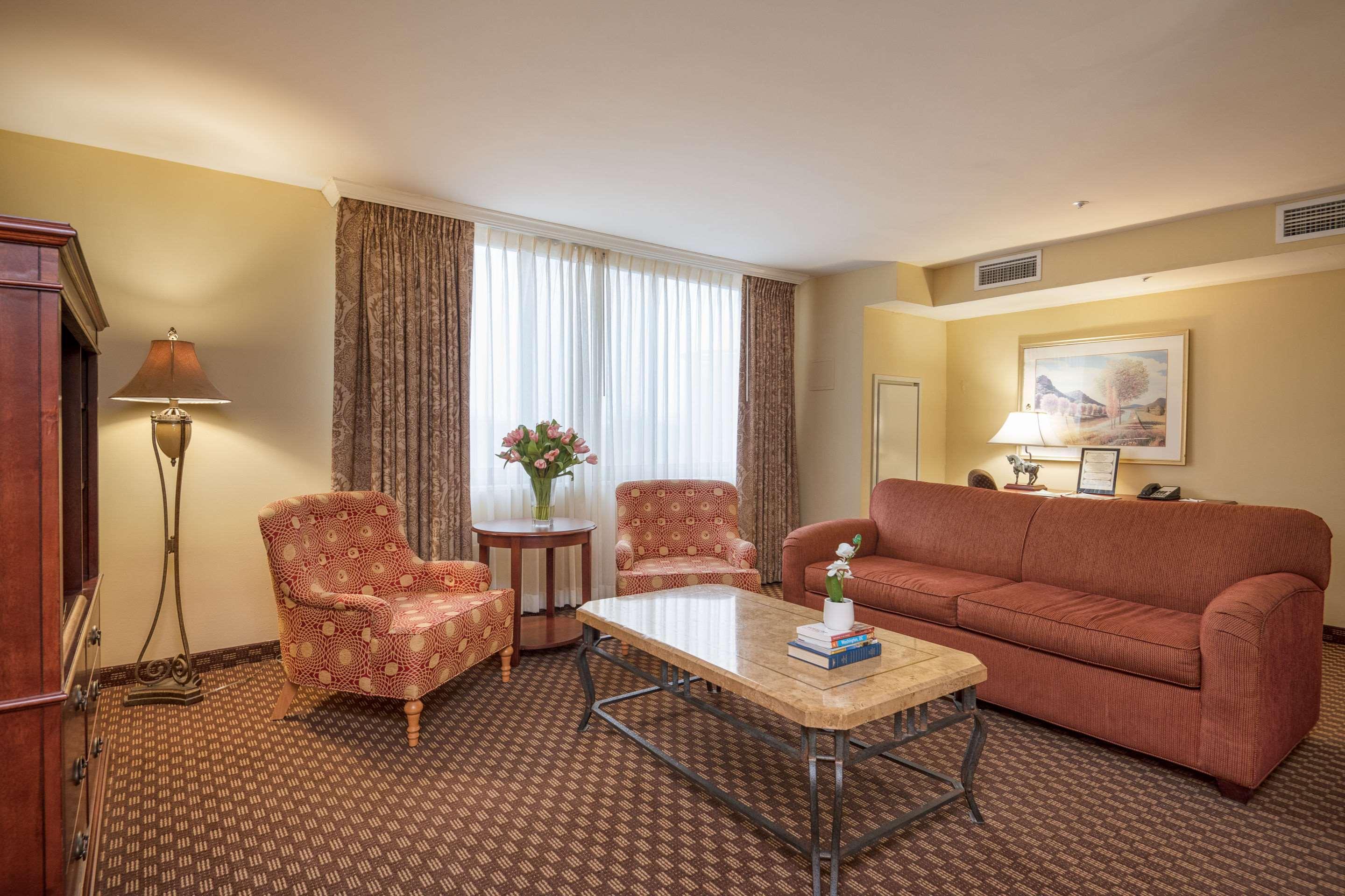 Clarion Collection Hotel Arlington Court Suites Екстер'єр фото