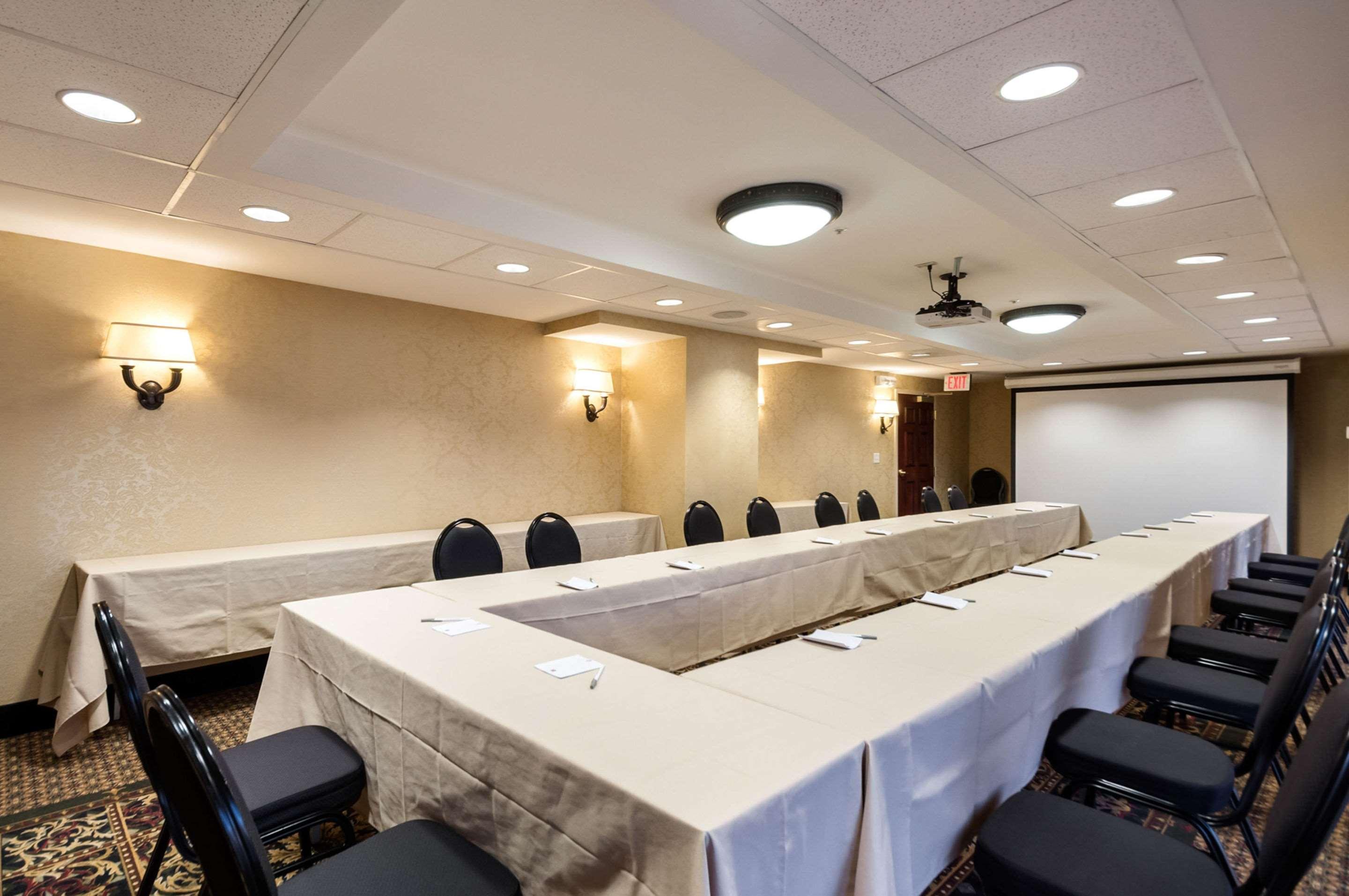 Clarion Collection Hotel Arlington Court Suites Екстер'єр фото
