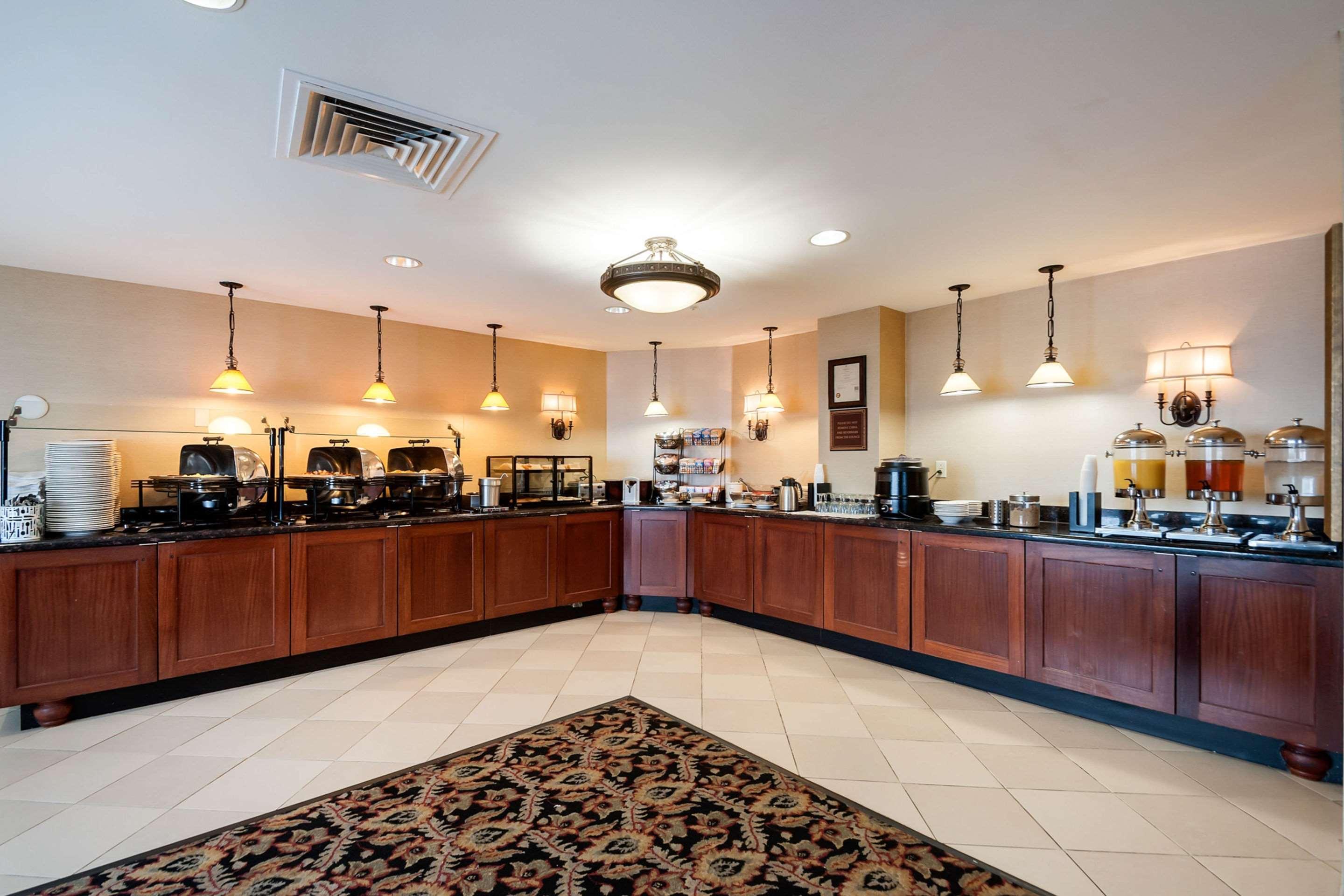 Clarion Collection Hotel Arlington Court Suites Екстер'єр фото