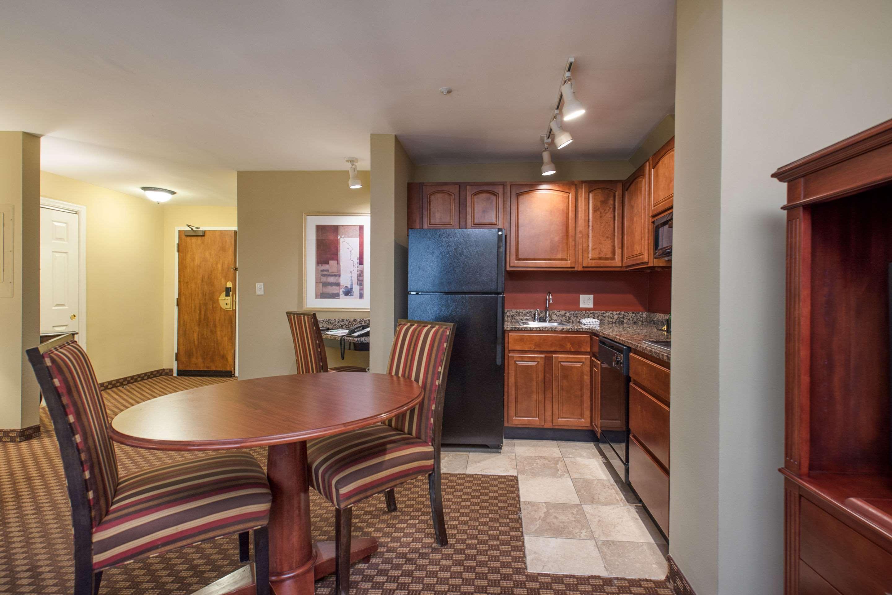 Clarion Collection Hotel Arlington Court Suites Екстер'єр фото