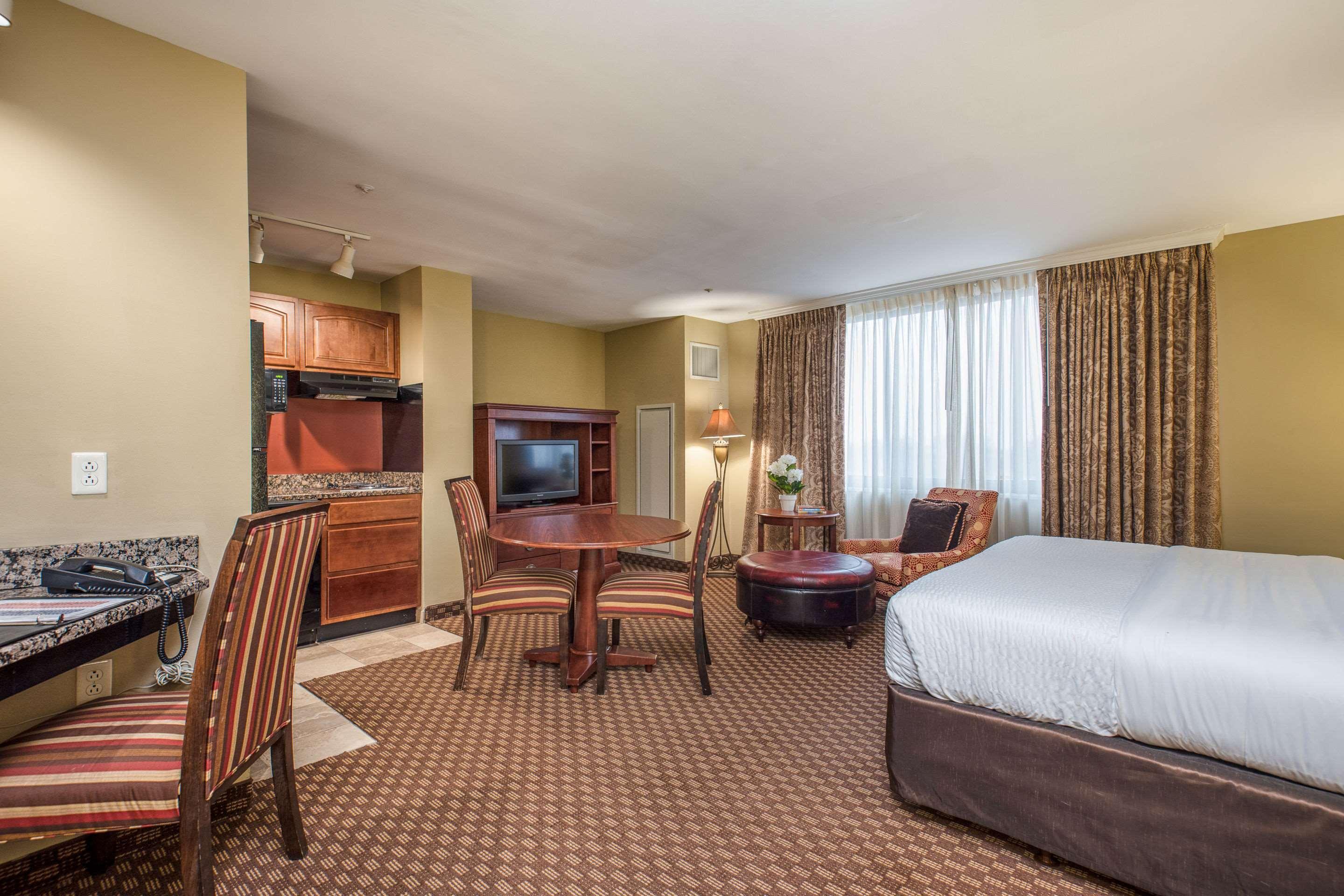 Clarion Collection Hotel Arlington Court Suites Екстер'єр фото