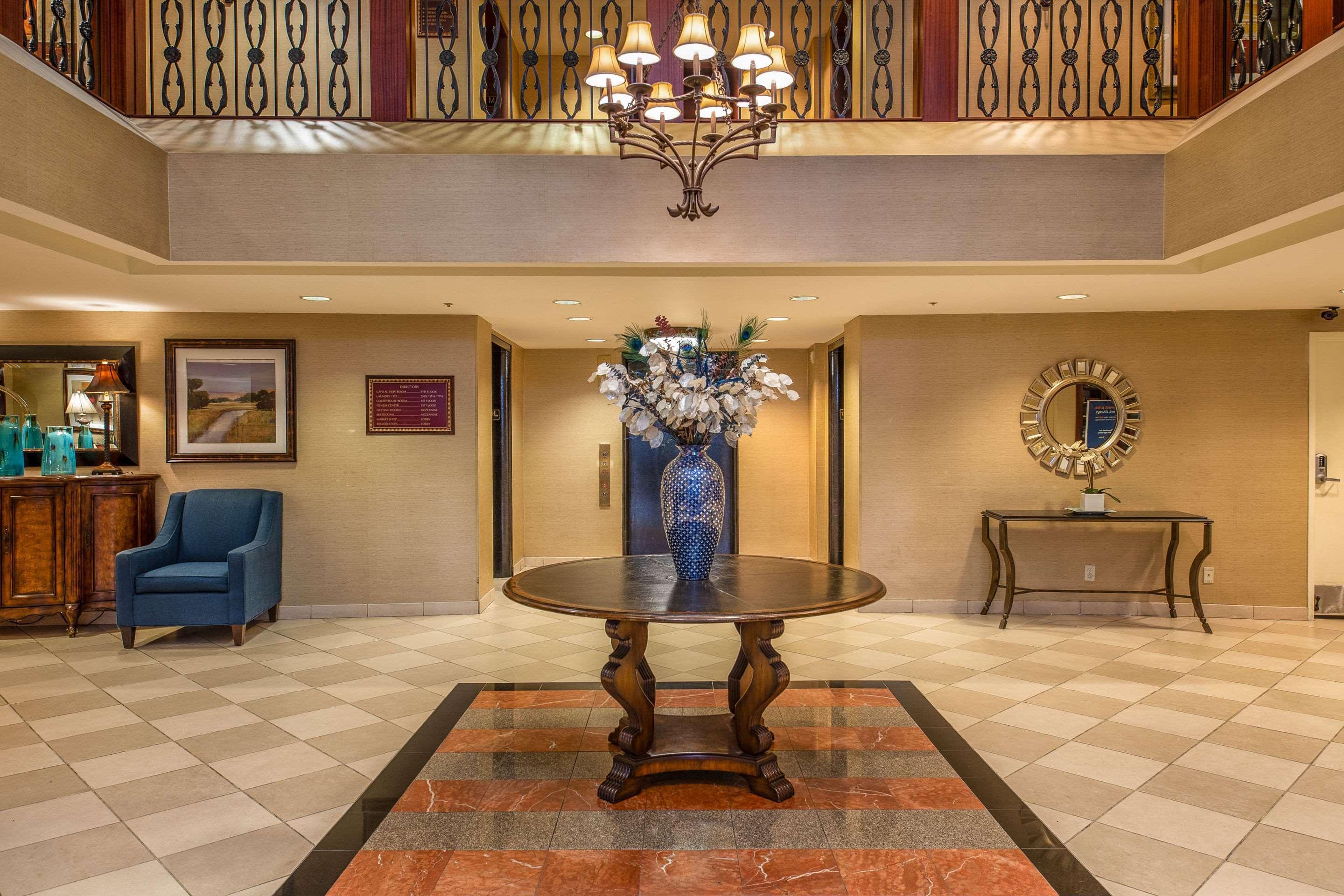 Clarion Collection Hotel Arlington Court Suites Екстер'єр фото
